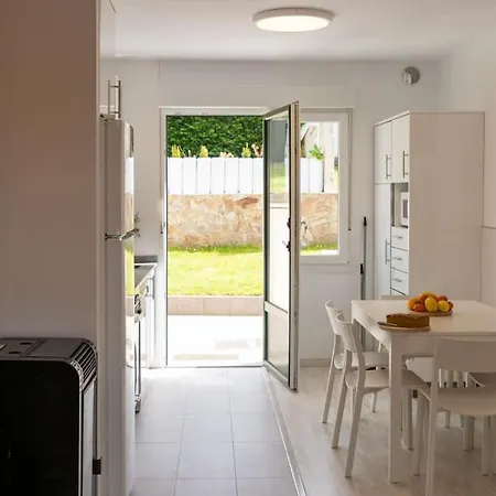 Holiday home Preciosa Vivienda Con Jardin Andando A La Playa Porto do Son